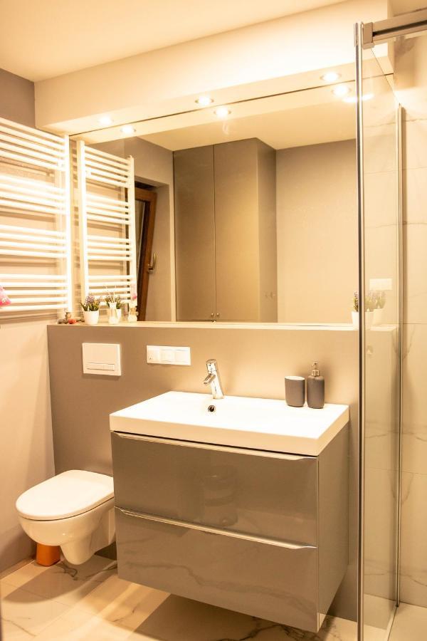 Apartamenty Centrum- Kochanowskiego -Dawniej Two-Bedroom Apartment Zielona Góra Exteriör bild